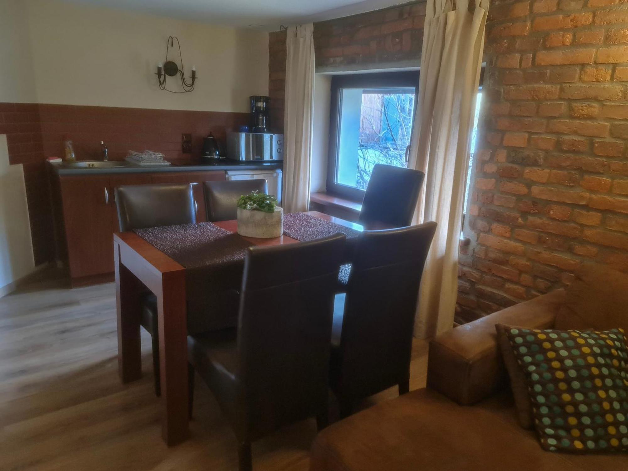 Apartamenty I Pokoje Aneta เปียโควิเซ ภายนอก รูปภาพ