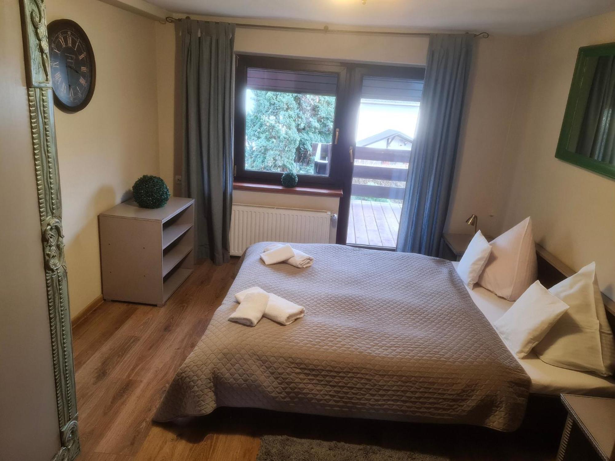 Apartamenty I Pokoje Aneta เปียโควิเซ ภายนอก รูปภาพ