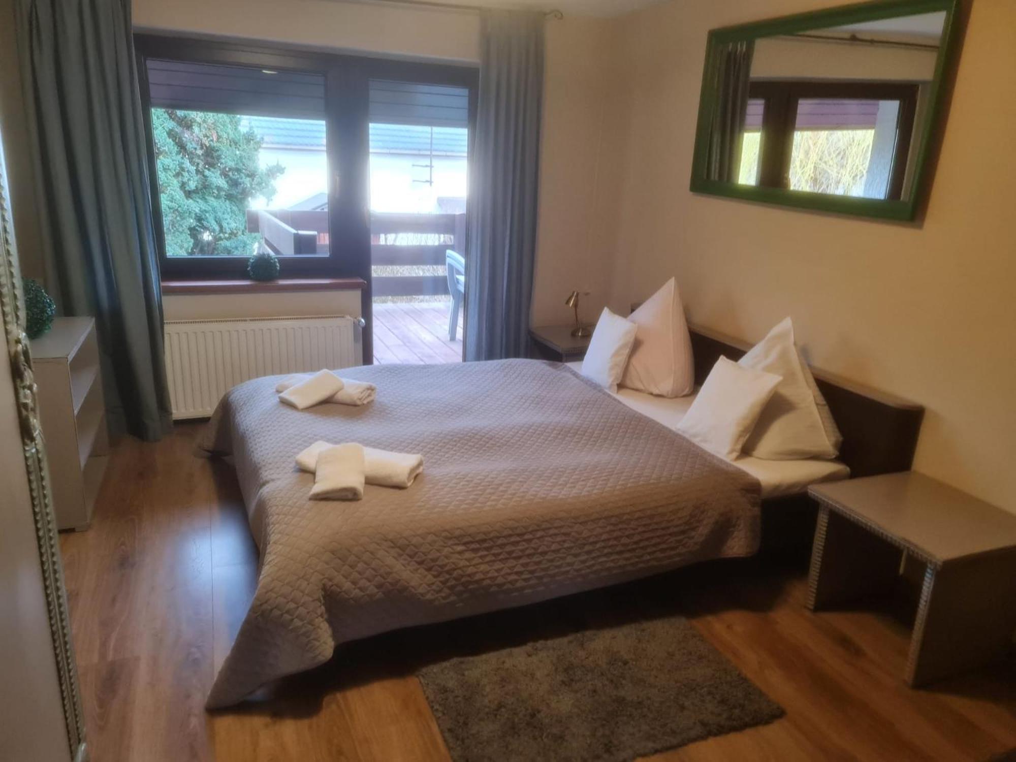 Apartamenty I Pokoje Aneta เปียโควิเซ ภายนอก รูปภาพ